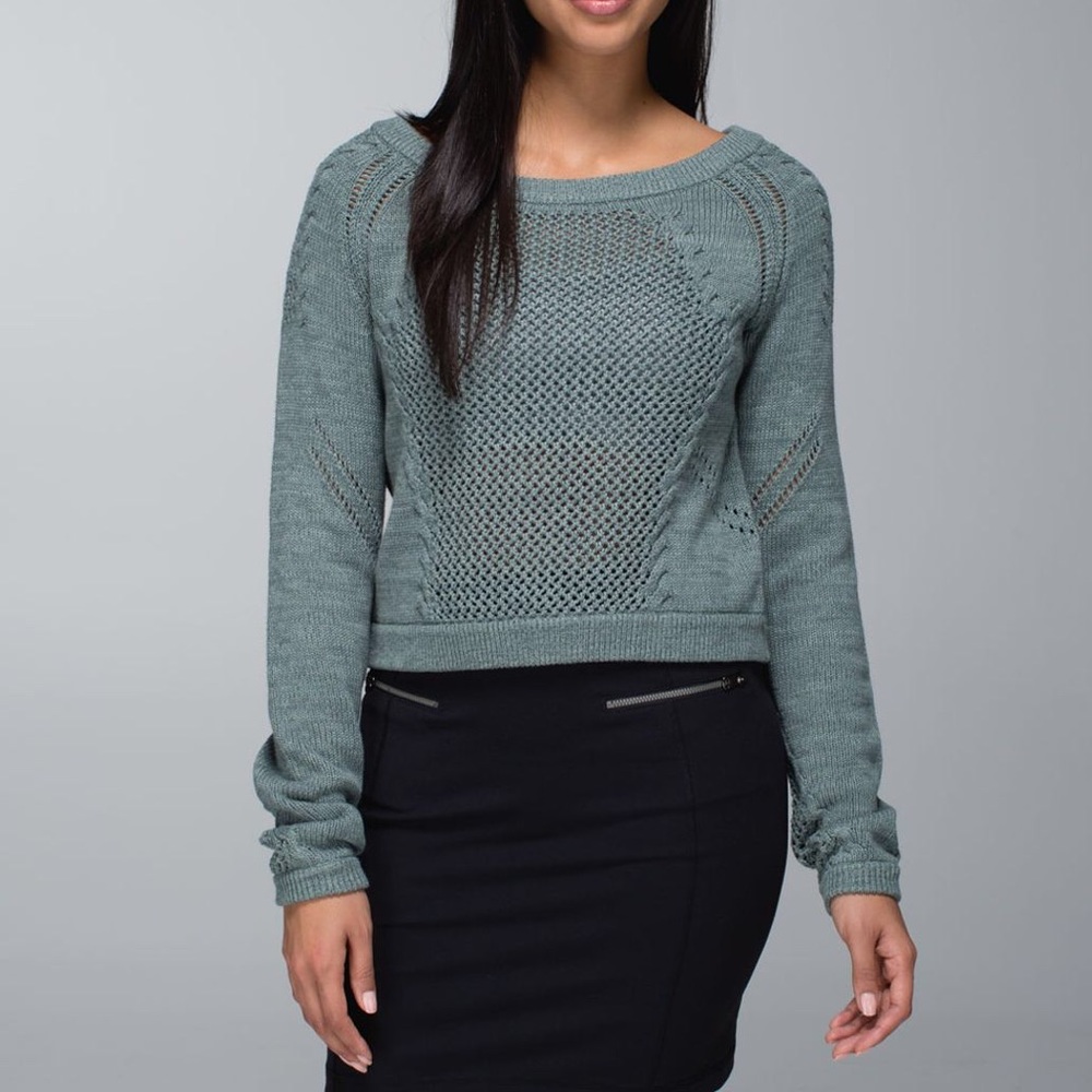 Lululemon Be present sweater size 6